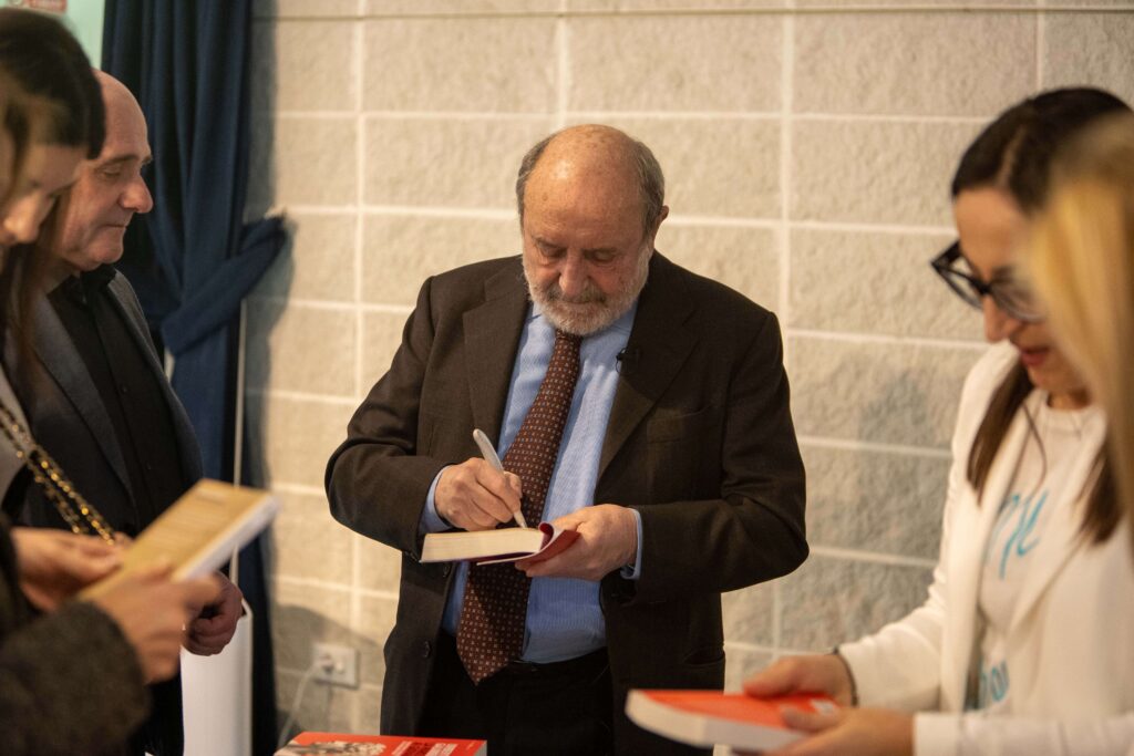 Conferenza-Umberto-Galimberti-My-School-Civitanova-Marche_3